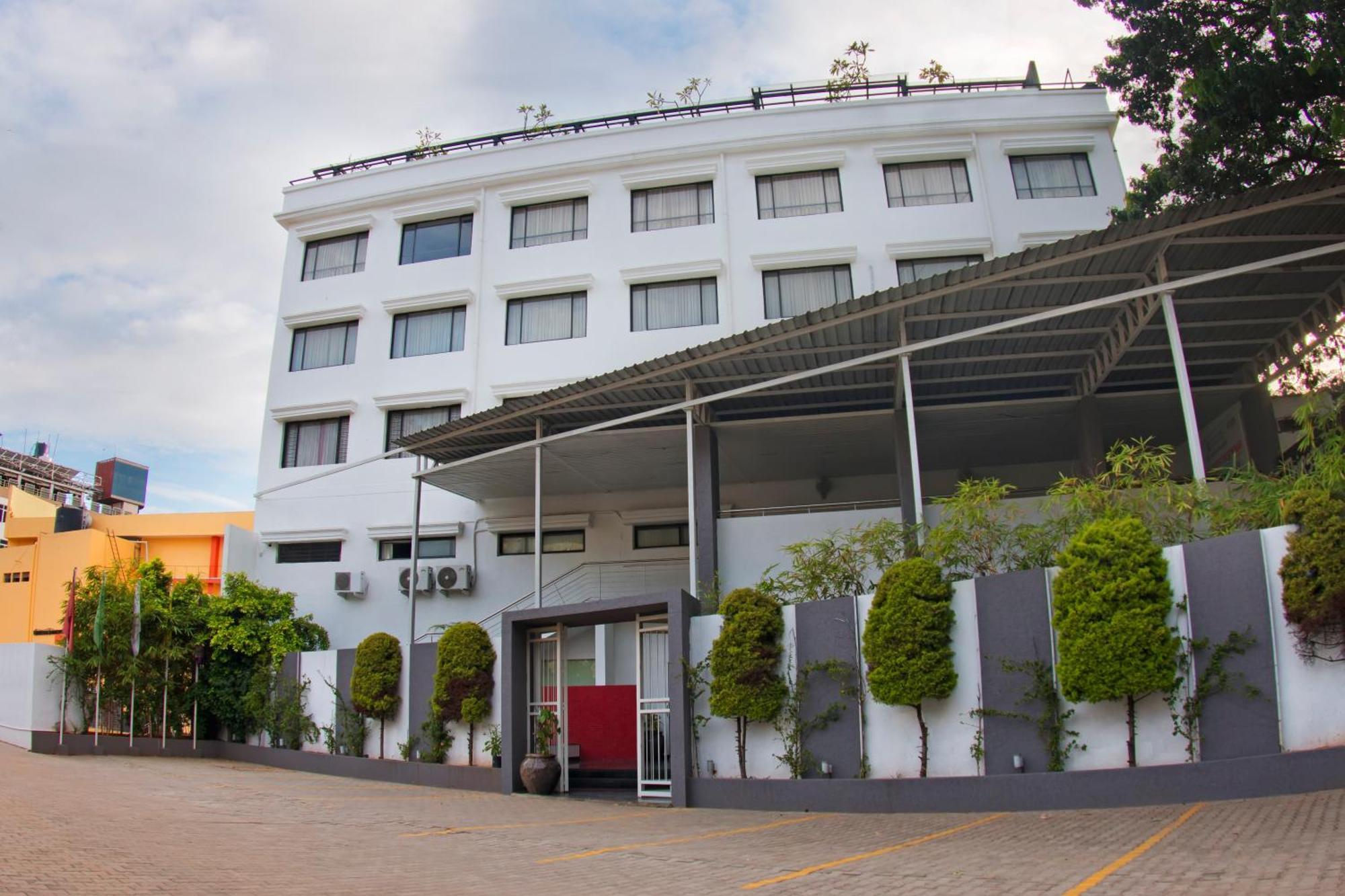 President Hotel Mysuru Zewnętrze zdjęcie